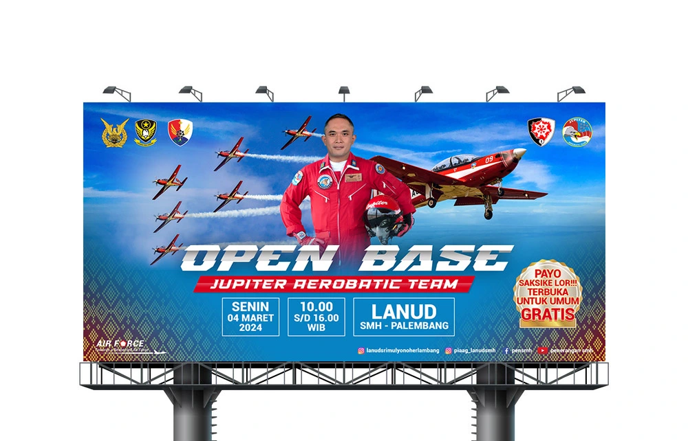 Desain baliho Open Base Jupiter Aerobatic Team di Palembang, menonjolkan foto pilot tim aerobatik dan aksi pesawat tempur untuk promosi event dirgantara.
