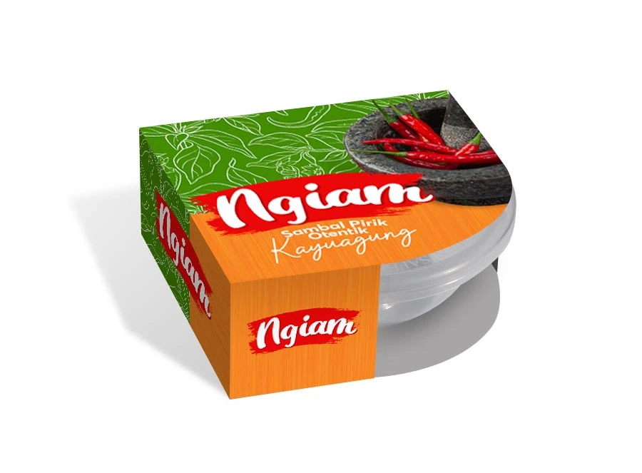 Desain kemasan Ngiam Sambal Pirik Otentik Kayuagung dengan elemen visual tradisional dan identitas merek yang menonjol untuk produk kuliner lokal.