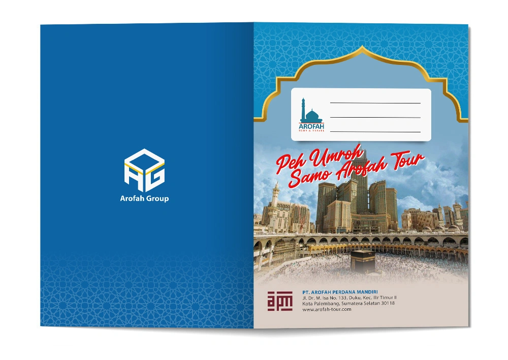 Desain map folder Arofah Tour Palembang menampilkan tema biru elegan, ilustrasi Masjidil Haram, serta logo Arofah Group dan Arofah Tour.