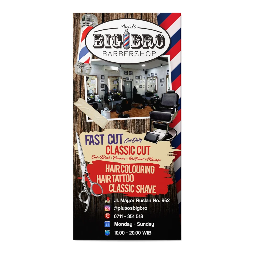 Desain brosur pangkas rambut pria Pluto’s Big Bro, menampilkan daftar layanan cukur, lokasi di Jl. Mayor Ruslan, dan visual interior barbershop yang maskulin.