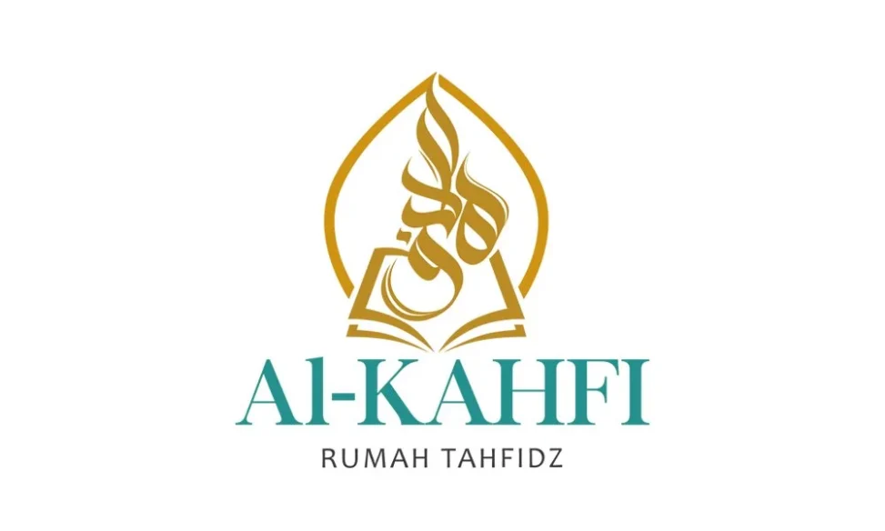 Portofolio Desain Logo Rumah Tahfidz Al-Kahfi Jakarta dengan simbol kubah, kaligrafi Arab, Al-Qur'an terbuka emas, dan tipografi serif toska.