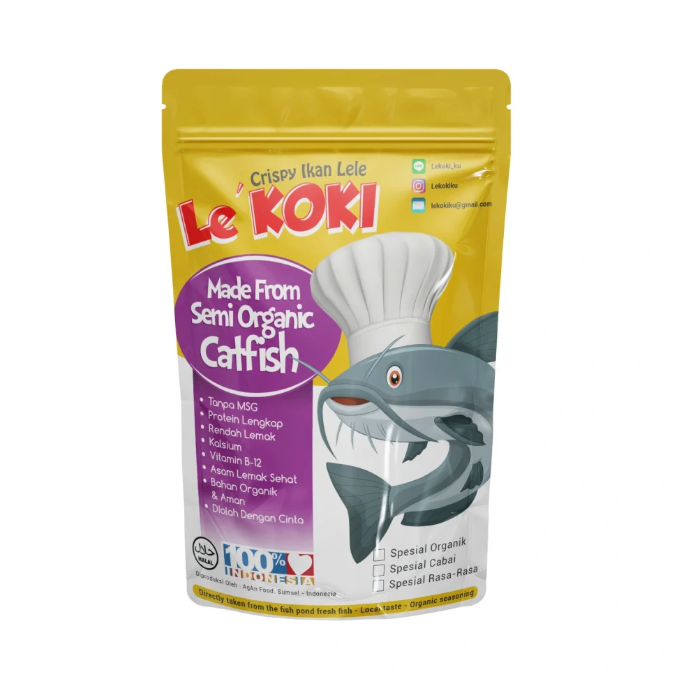Desain kemasan pouch Crispy Ikan Lele Le' KOKI, menampilkan maskot chef ikan lele dengan informasi detail mengenai nutrisi dan keunggulan produk organik.