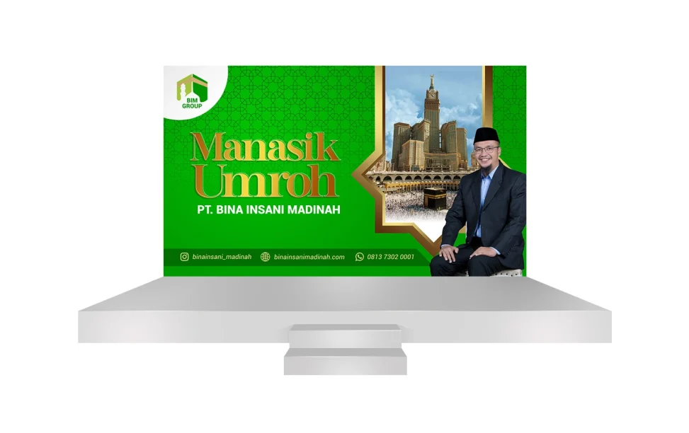 Desain backdrop panggung manasik umroh PT Bina Insani Madinah Palembang dengan tata letak visual bernuansa hijau Islami dan profesional.