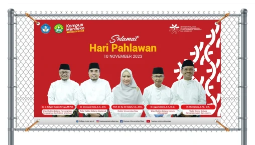 Desain spanduk ucapan Hari Pahlawan Universitas Riau menampilkan jajaran rektorat dengan tata letak visual instansi akademik yang formal dan profesional.