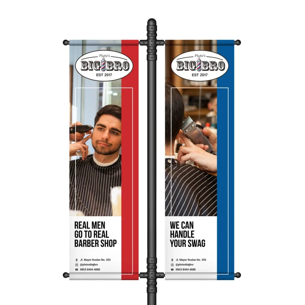 Desain T-banner ganda Pluto's Bigbro Barbershop Palembang menampilkan quotes maskulin dan tata letak visual pangkas rambut profesional bernuansa merah biru.